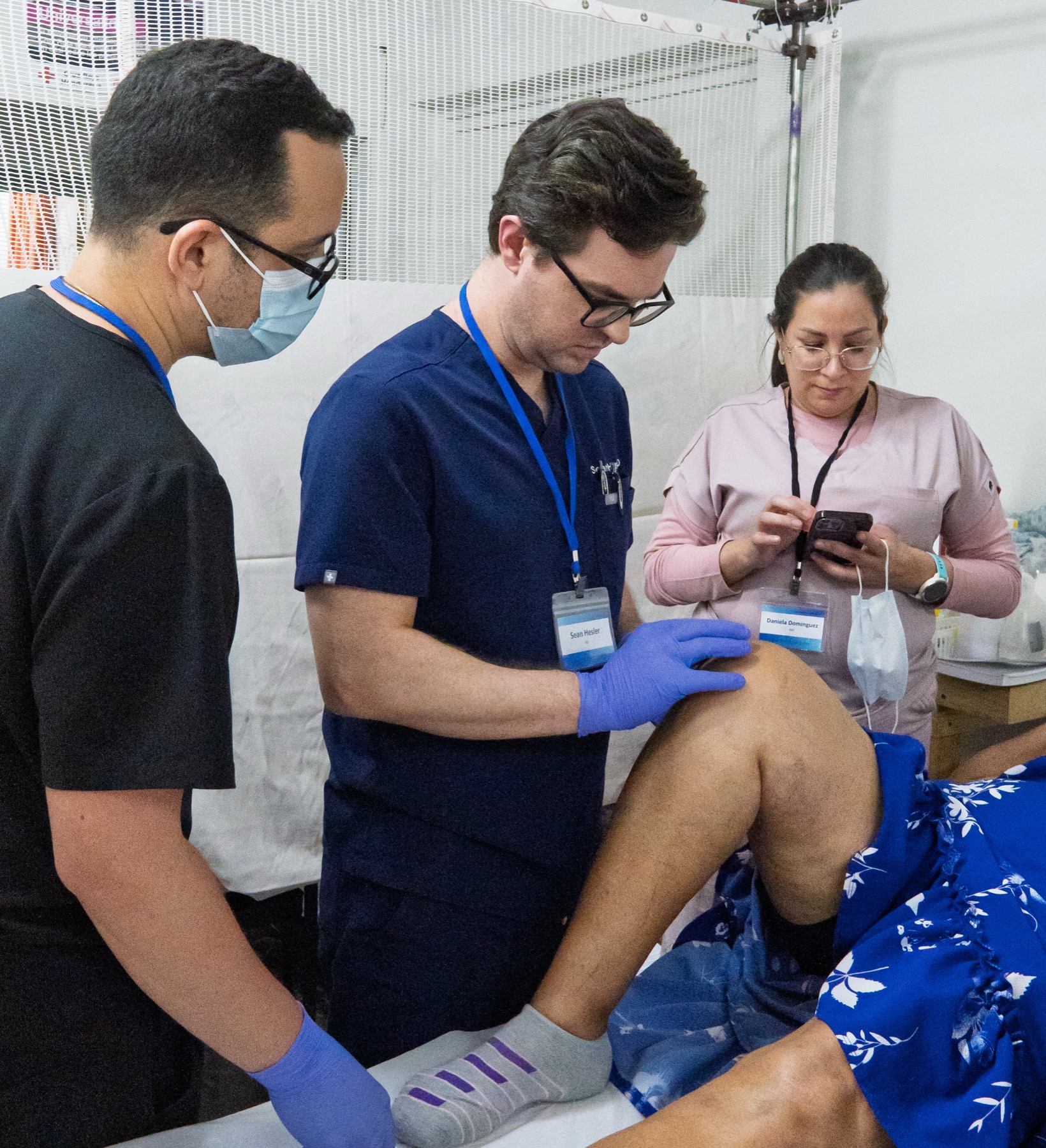 Dr. Sean teaching and treating patients in Honduras with the Hackett Hemwall Patterson Foundation